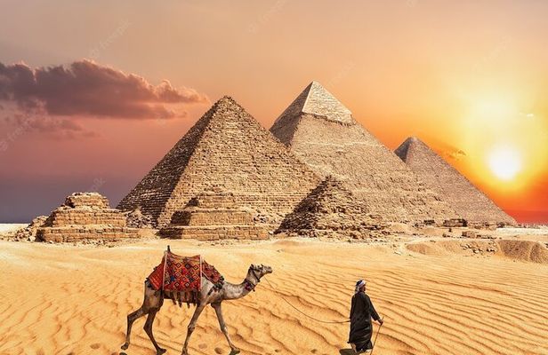 Private Tour to Giza pyramids, Saqqara and Memphis 
