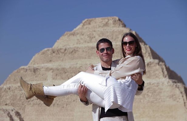 Private Giza Day Tour from Pyramids of Giza to Memphis with Lunch