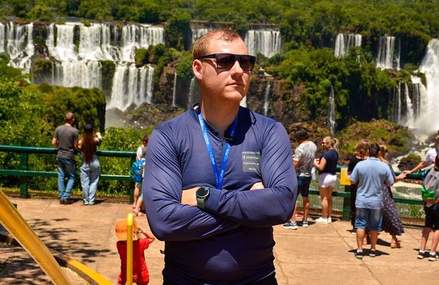 Transport to the Falls + Parque das Aves in a family vehicle.