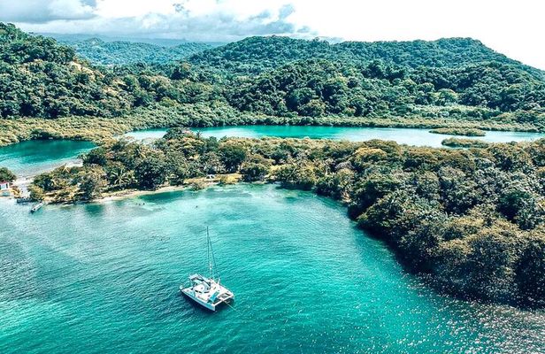 Catamaran Day Cruise Caribbean Beaches with Snorkelling and Lunch