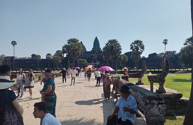 2-Day private Tours in Angkor Wat, Ta Prohm & Kampong Phluk Eco-tourism