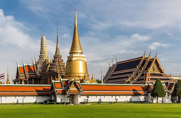 Old Bangkok Royal Palace and Temples with China Town