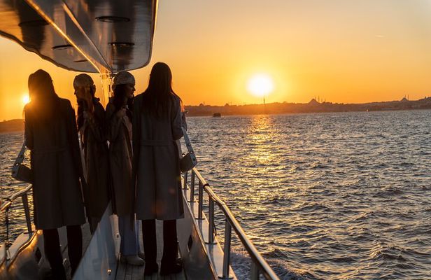 Bosphorus Sunset Cruise on Luxury Yacht with Transfers