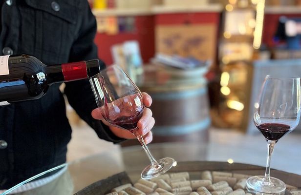 Full-Day Wine and Cheese Tour around Aix-en-Provence from Marseille