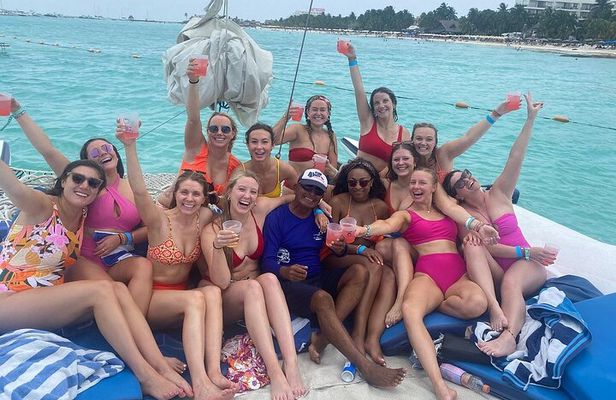 Catamaran Plus Tour to Isla Mujeres with National Open Bar from Cancun