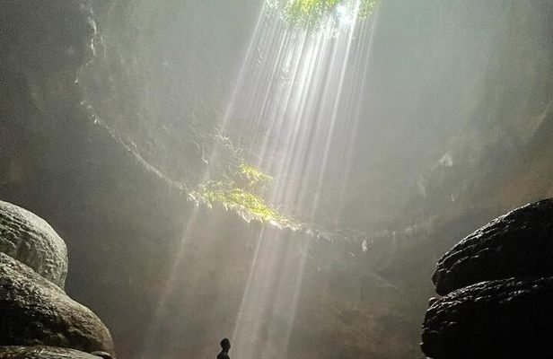 Yogyakarta: Jomlang Cave Guided Tour with Lunch & Pickup