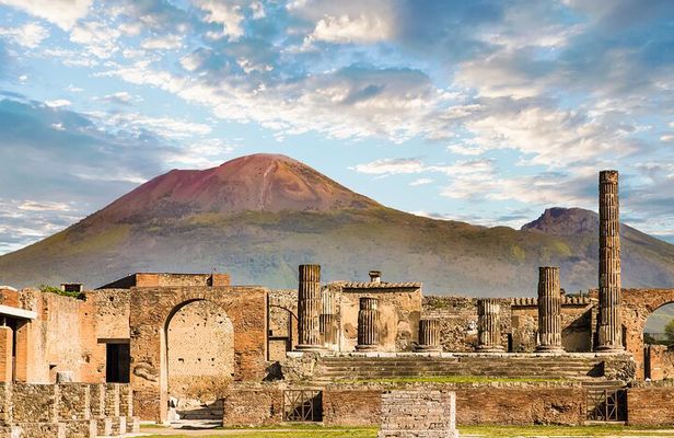 Pompeii and Mount Vesuvius Day Trip from Rome with Pizza Lunch