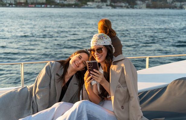 Bosphorus Afternoon Cruise on Yacht - With Live Guide