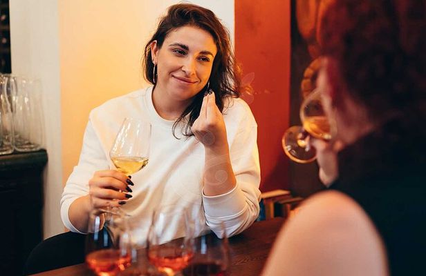 Street Food & Wine Pairing Kadikoy Evening Tour
