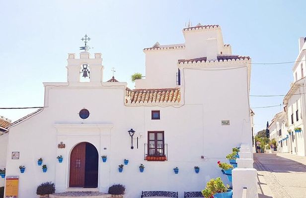 Discovering the Best of Mijas Private Guided Tour