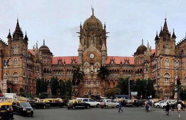 Mumbai City Private Full Day Tour with Local Guide & Meal