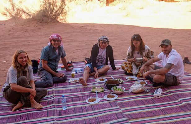 Half day Jeep Tour with Camel Ride and overnight in Camp (All Meals incl.)