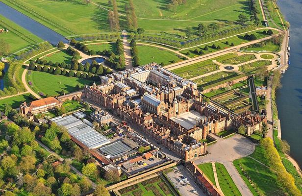 Hampton Court Guided Tour. Full day Access & High Tea