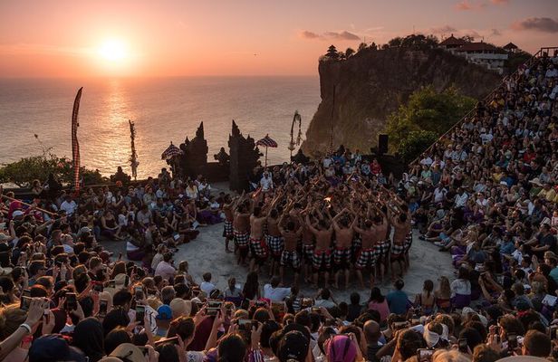 Bali: The Best Uluwatu Sunset, Kecak Dance and Dinner in Jimbaran