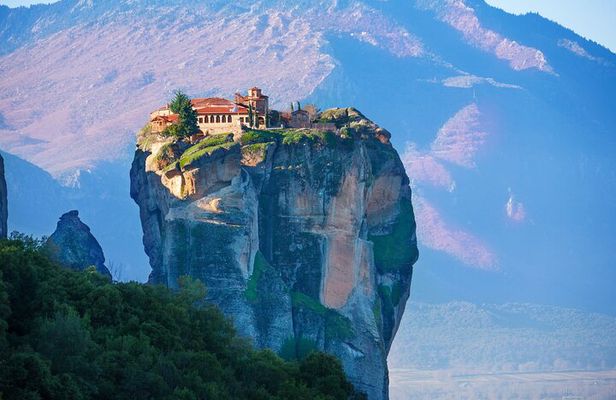 Meteora Day Trip with Multilingual Audioguide & Lunch