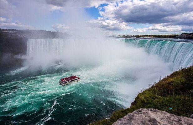 Niagara Falls Day Tour from Toronto Includes Boat Tour and Winery