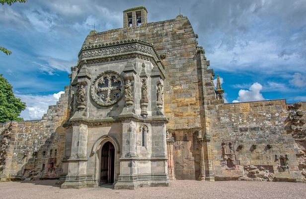 Edinburgh: Rosslyn Chapel, Berwick Private Day Tour in Luxury MPV