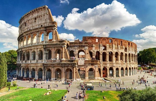 From Colosseum Gladiators to Via Sacra: Rome's Historic Heart