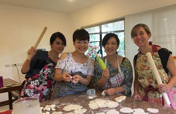 Japanese Home Cooking Class & Walk in Todoroki Temple Tokyo