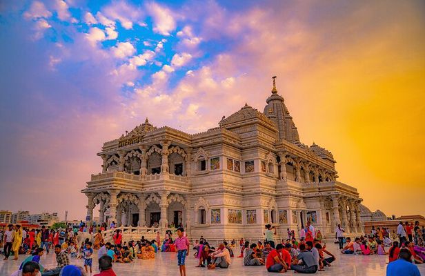 Private Taj Mahal and Mathura tour from Delhi to by car
