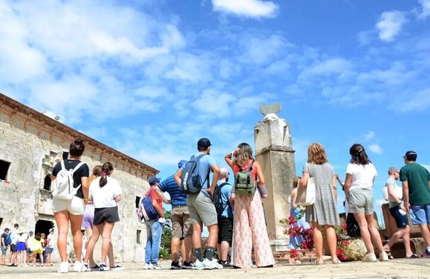 Historical Tour of Santo Domingo and 3 eyes Caves with Lunch