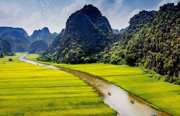 Full day Hoa Lu, Tam Coc and Mua Cave by Limousine from Hanoi