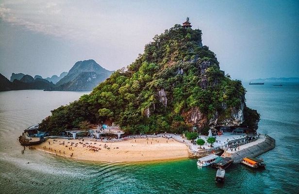 Halong Bay Full Day Trip: Kayaking,Swimming,Hiking,Cave Exploring