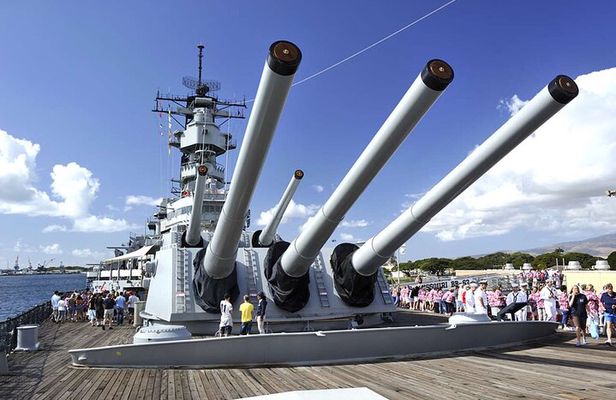 Private Deluxe Arizona Memorial and USS Missouri Battleship Tour