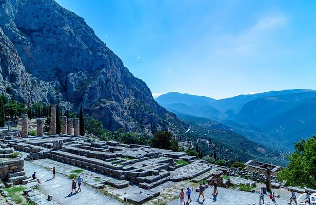 Private Delphi and Hosios Loukas Monastery - Great Lunch and Drinks Included