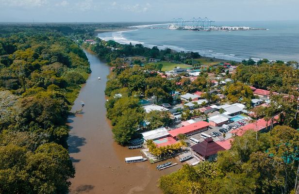 7-in-1 Combo Tour: Tortuguero Canals Shore Excursion