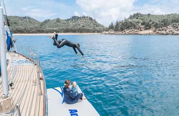 Magnetic Island Lunchtime Sailing Cruise