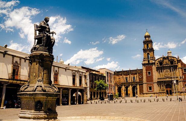 Iconic Highlights and historical Tour in Santo Domingo