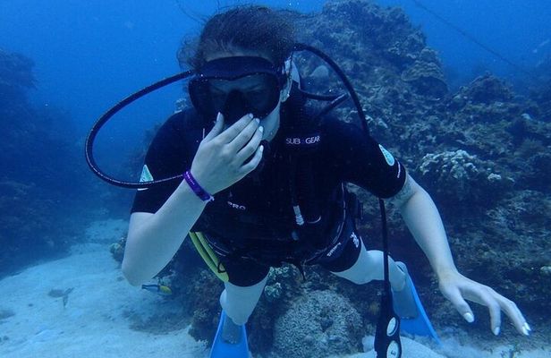 Scuba Diving and shopping on the Hipstrip.