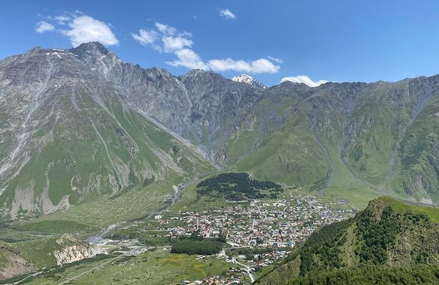 Full-Day Tour to Kazbegi with Khinkali and Wine Included