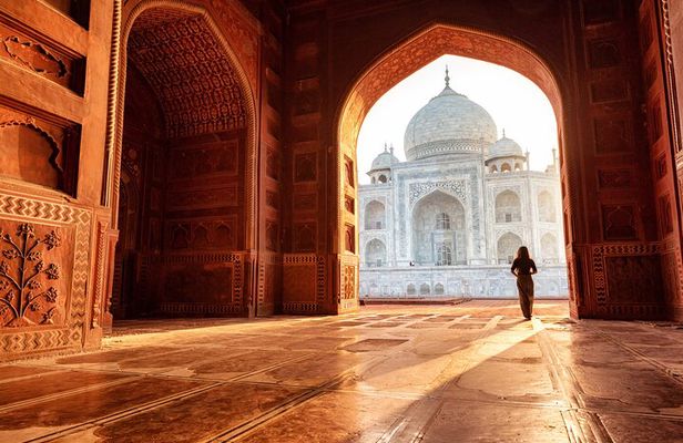 Private Same Day Abhaneri Stepwell and Taj Mahal Tour from Jaipur