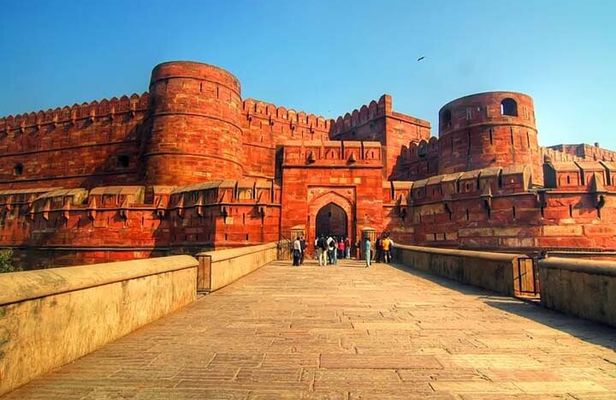 Private Guided Taj Mahal Tour with Skip The Line Entry Ticket