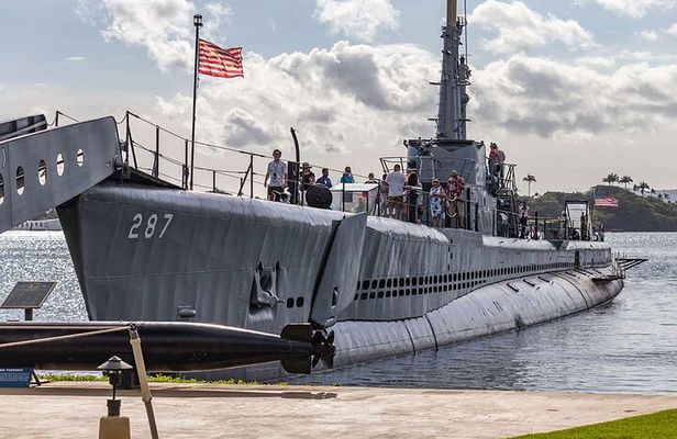 Private Arizona Memorial Bowfin Submarine and Honolulu City Tour