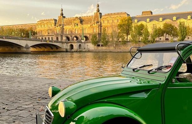 Private tour Paris Little-known places 2 hours in Citroën 2CV