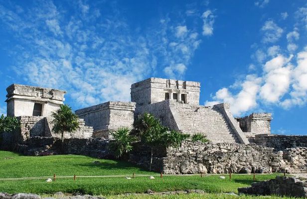 Private Half Day Tour to Tulum Temples and Downtown Shopping