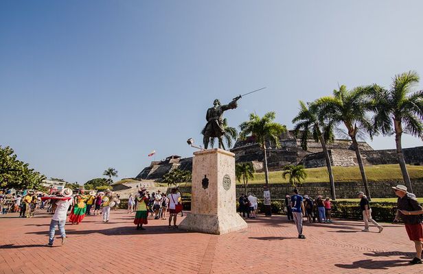 Fortress, Old Town and Shopping in Cartagena (Only for Cruisers )