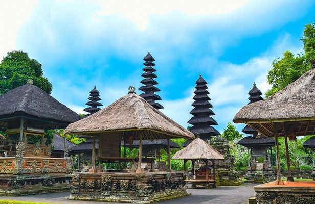 Mengwi Temple, Monkey Forest, Tanah Lot & Royal Balinese Dinner