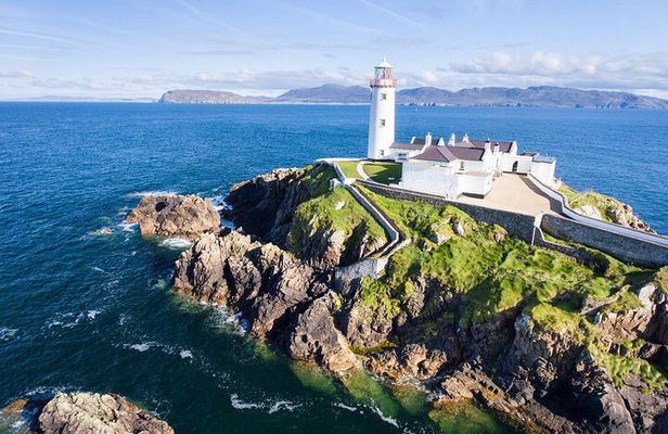 Fanad Lighthouse and Doe Castle Tour