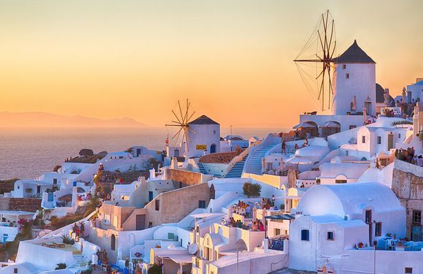 Santorini Delight: Mini-Group Tour for Cruise Passengers