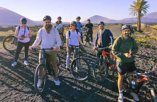 Lanzarote E-Bike Tour: Volcano Craters & Scenic Vineyards