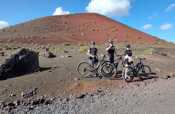 Lanzarote E-Bike Tour: Volcano Craters & Scenic Vineyards