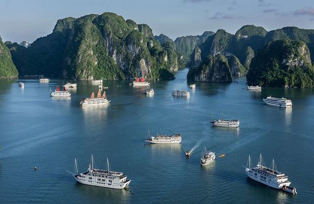 Full-Day Halong Bay Cruise with Limousine Pickup