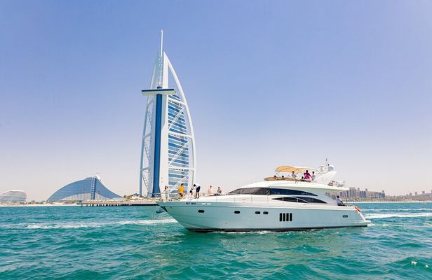 Luxury Yacht Cruise and Dine in Dubai