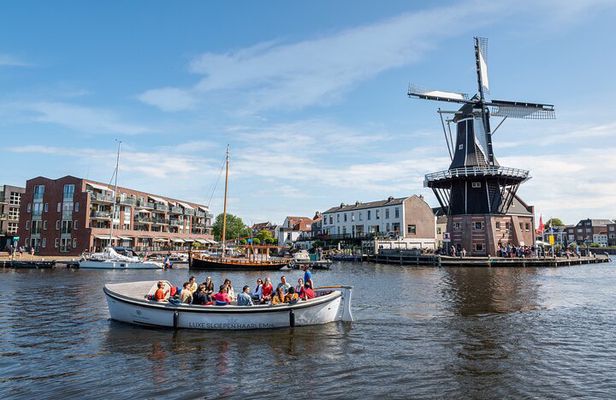 Private Canal Tour Haarlem, your private boat with a captain