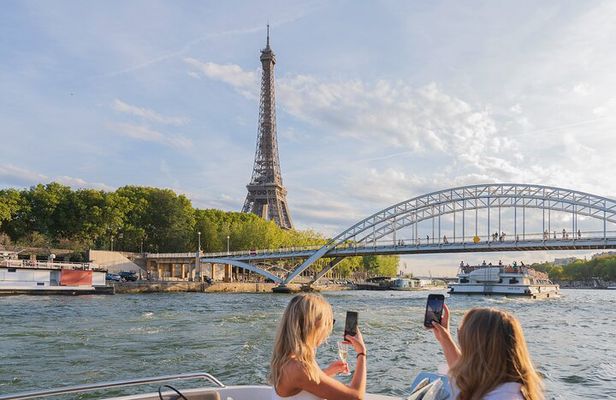 Private Boat Trip in Paris