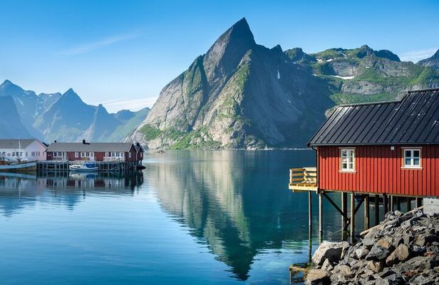 Private Full Day Sightseeing Tour from Svolvær to Å